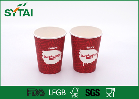 Porcellana 8 Oz portano via le tazze rosse su misura eliminabili riciclabili per le bevande calde fornitore