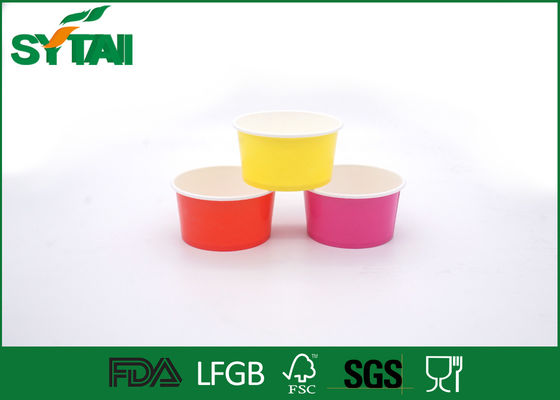 Porcellana Tazze di caffè eliminabili del cartone su ordinazione con i coperchi, tazze fredde di carta 12oz per la bevanda/il tè fornitore