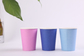Il blu rosa porta via le tazze di caffè di carta ha stampato le tazze di caffè asportabili fornitore